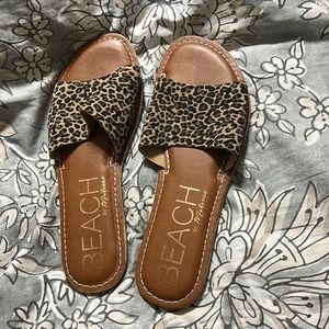 Beach By Matisse slip on sandals!